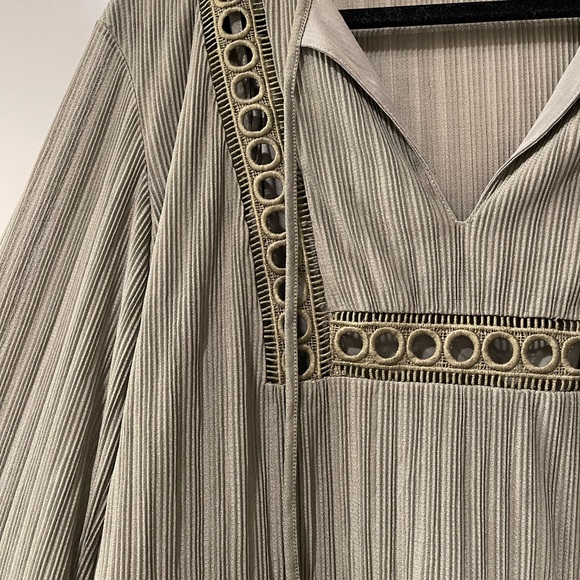 Express Blouse - Picture 4 of 10